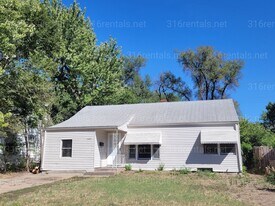 1122 N Terrace Dr in Wichita, KS - Building Photo