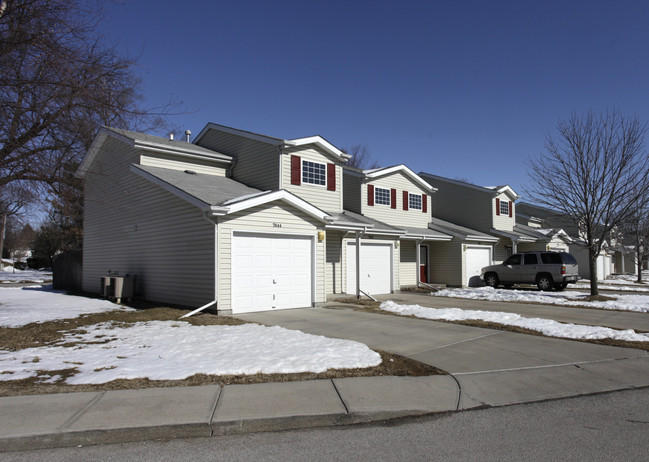 Caravelle Townhomes in Omaha, NE - Foto de edificio - Building Photo