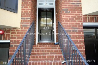 829 Clifton Heights Ln NE in Atlanta, GA - Building Photo - Building Photo