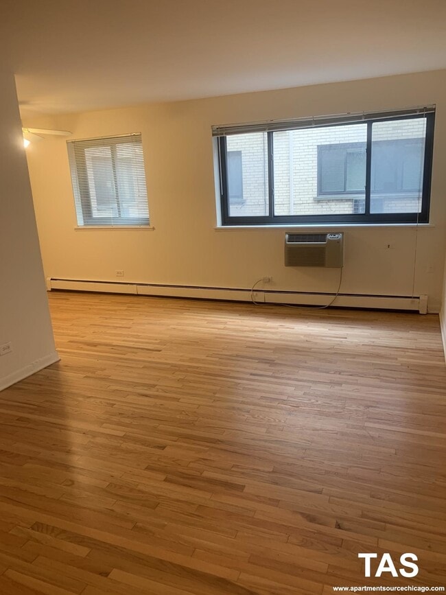 property at 540 W Roscoe St