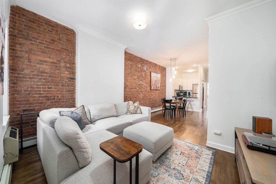 257 12th St in Hoboken, NJ - Building Photo