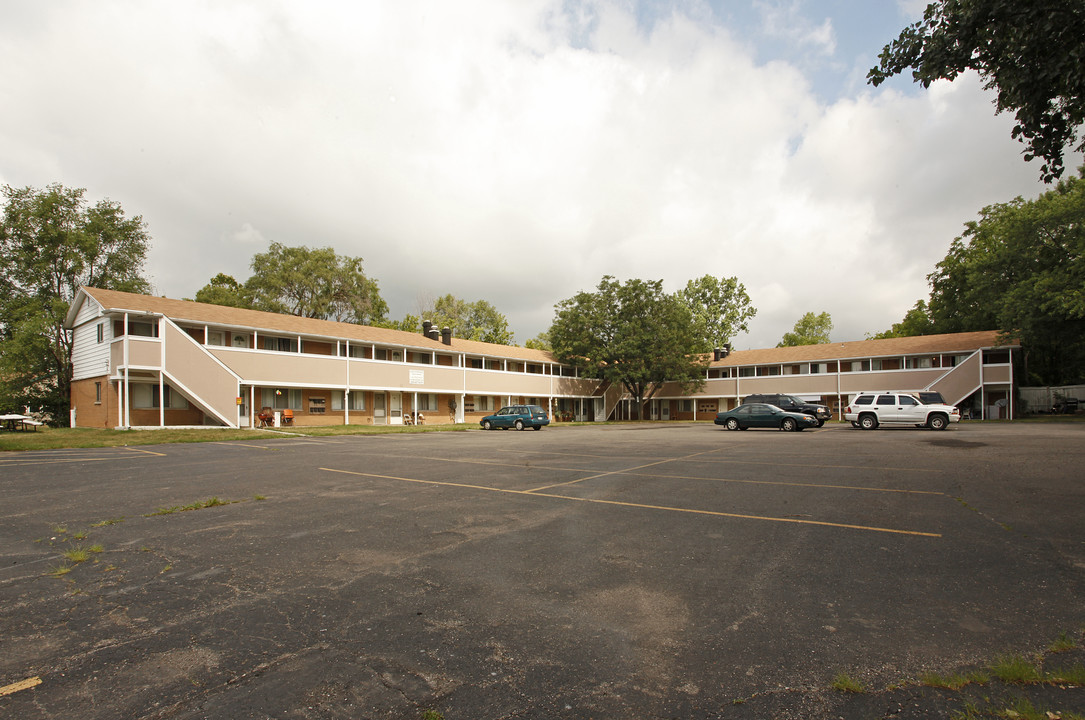 Glendale Apartments in Grand Blanc, MI - Building Photo