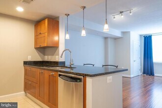2451 Midtown Ave, Unit 1122 in Alexandria, VA - Building Photo - Building Photo