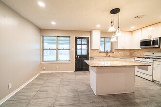 7406 Baneway Dr in Houston, TX - Building Photo - Building Photo