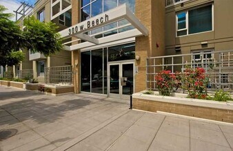 300 W Beech St in San Diego, CA - Building Photo - Building Photo