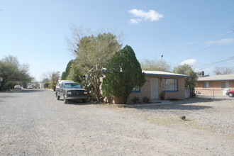 3230 E Monte Vista Dr in Tucson, AZ - Foto de edificio - Building Photo