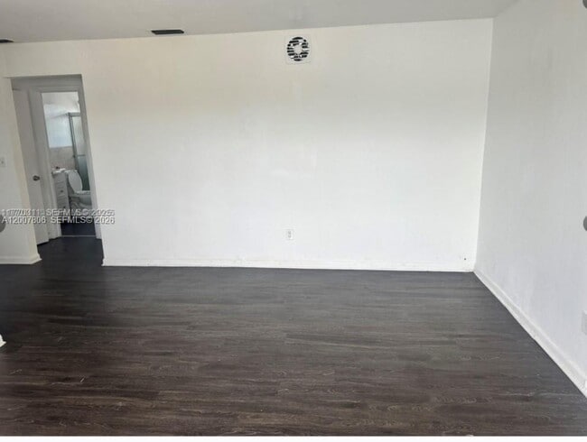 1931 NE 168th St in North Miami Beach, FL - Building Photo - Building Photo