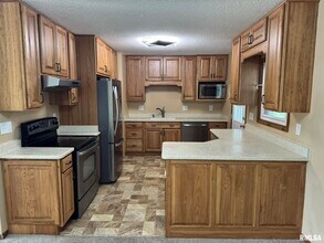 2107 Tanglefoot Ln in Bettendorf, IA - Building Photo - Building Photo