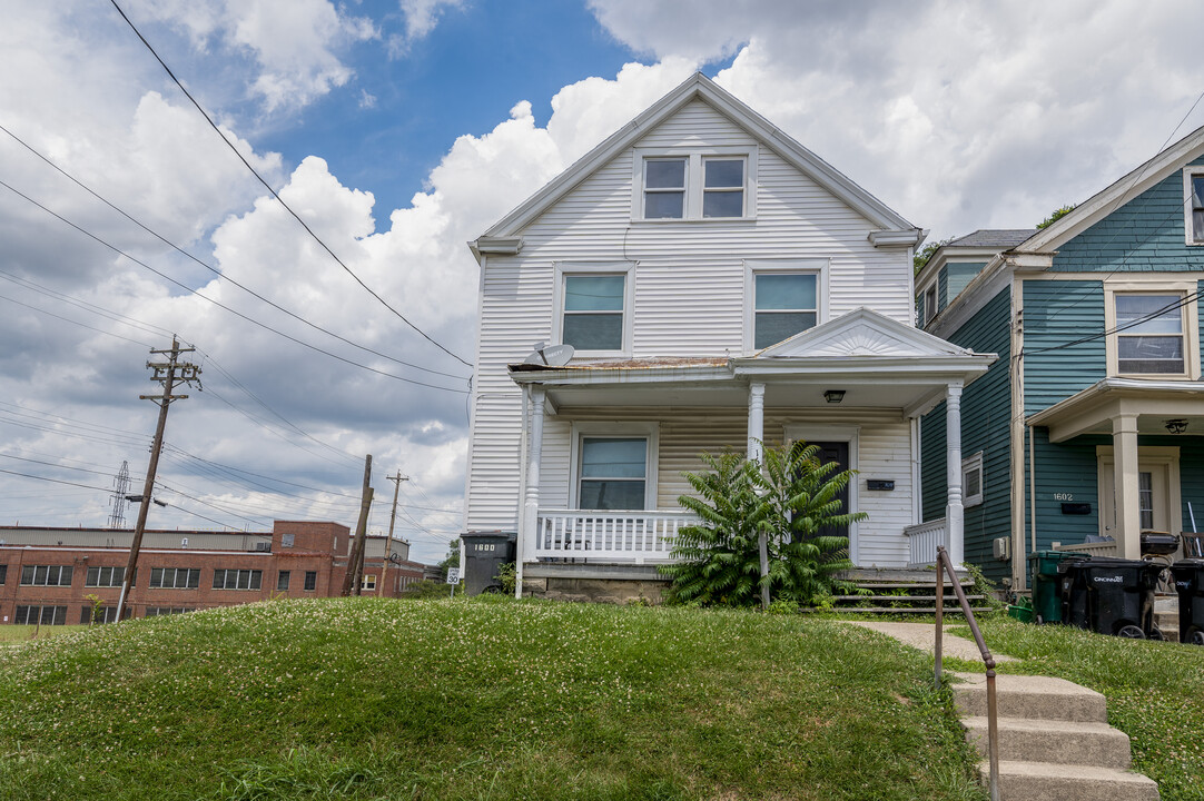 1600 Brewster Ave in Cincinnati, OH - Building Photo