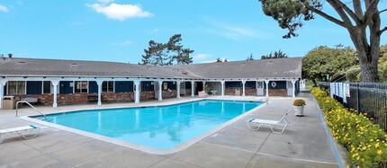 The Franciscan Park in Daly City, CA - Foto de edificio - Building Photo