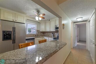 701 Lori Dr in Palm Springs, FL - Building Photo - Building Photo