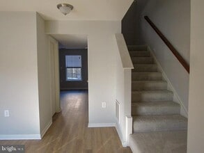 80 Lieutenant Ct in Bunker Hill, WV - Foto de edificio - Building Photo