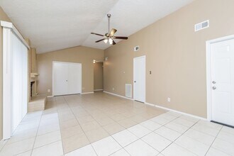 11110 Grassyglen Dr in Houston, TX - Foto de edificio - Building Photo
