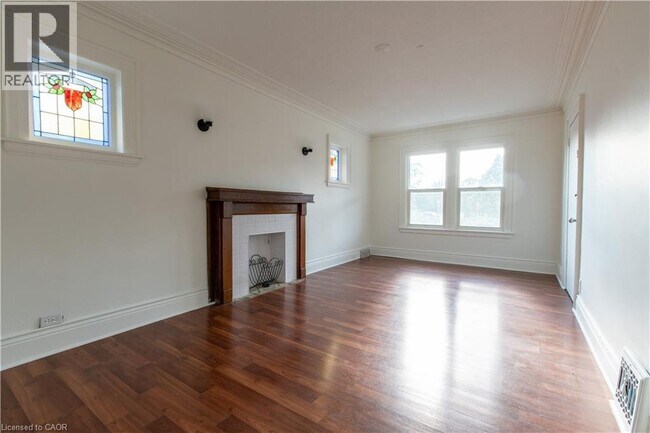 49 Province St S in Hamilton, ON - Building Photo - Building Photo