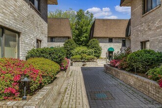 24 Carhart Ave in White Plains, NY - Building Photo - Building Photo