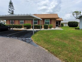 403 Finchley Ct in Sun City Center, FL - Building Photo