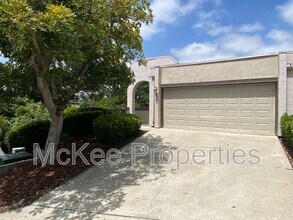 6620 Reservoir Ln in San Diego, CA - Building Photo - Building Photo
