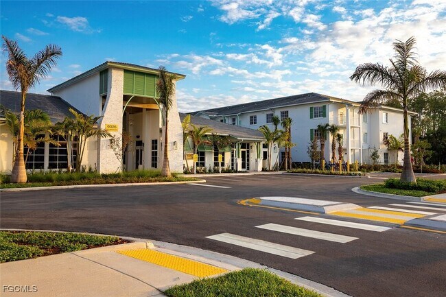 6026 Whitaker Rd in Naples, FL - Building Photo - Building Photo