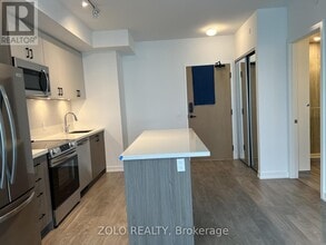 333 Sunseeker Ave in Innisfil, ON - Building Photo - Building Photo