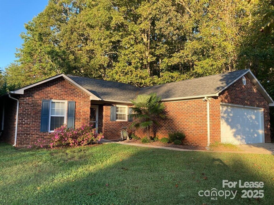 2755 Nestle Ln in Denver, NC - Building Photo