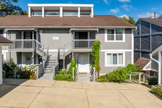 Snugharbor Condominiums in Coventry Township, OH - Building Photo - Building Photo