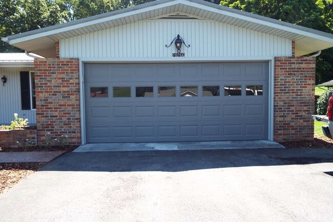 28266 Lee Hwy in Meadowview, VA - Building Photo - Building Photo