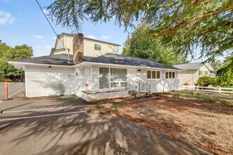 6225 SE 128th Ave in Portland, OR - Building Photo - Building Photo