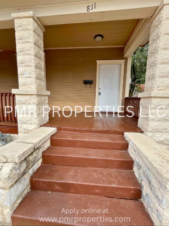 811 N 10th St in St. Joseph, MO - Building Photo