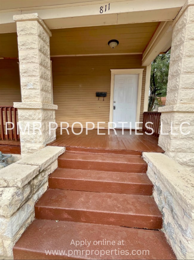 property at 811 N 10th St