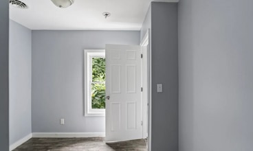 21 W Sunnyside Way in Troy, NY - Building Photo - Building Photo