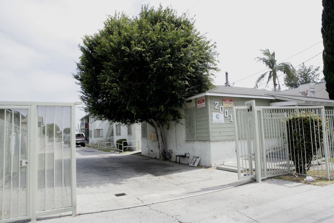 2001 El Segundo Blvd in Compton, CA - Building Photo