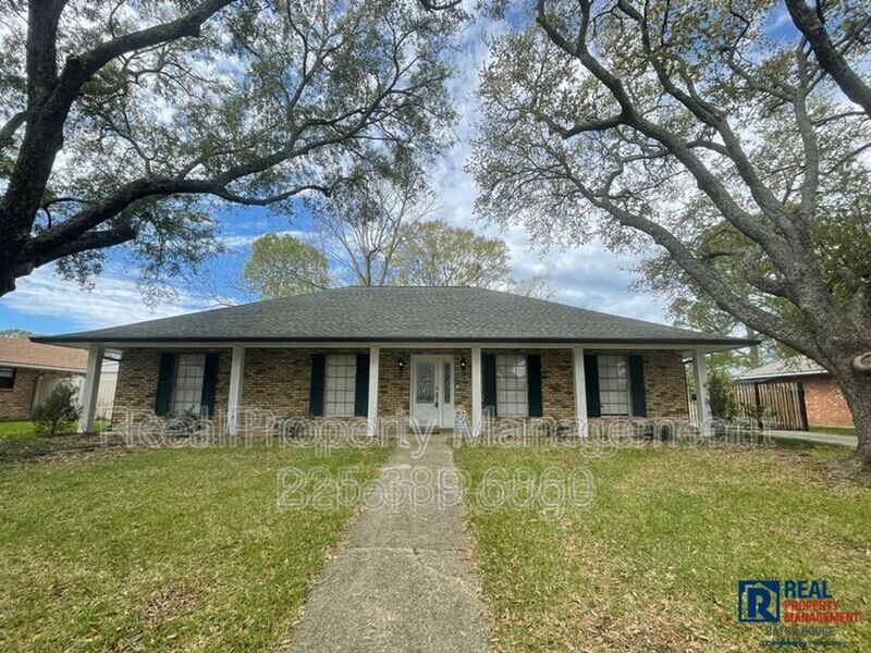 5536 Parkforest Dr in Baton Rouge, LA - Foto de edificio
