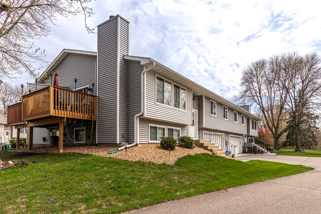 304 97th Ln NE in Blaine, MN - Building Photo - Building Photo