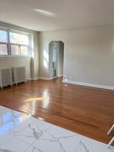 183 Maurice Dr in Oakville, ON - Building Photo - Building Photo