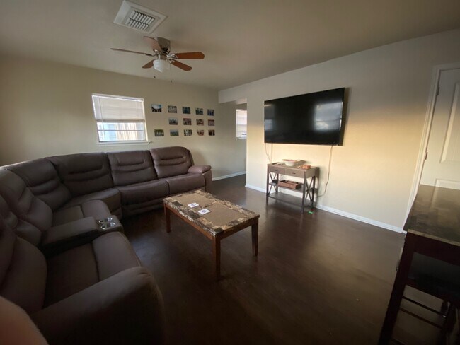 3005 First St in Bryan, TX - Building Photo - Building Photo