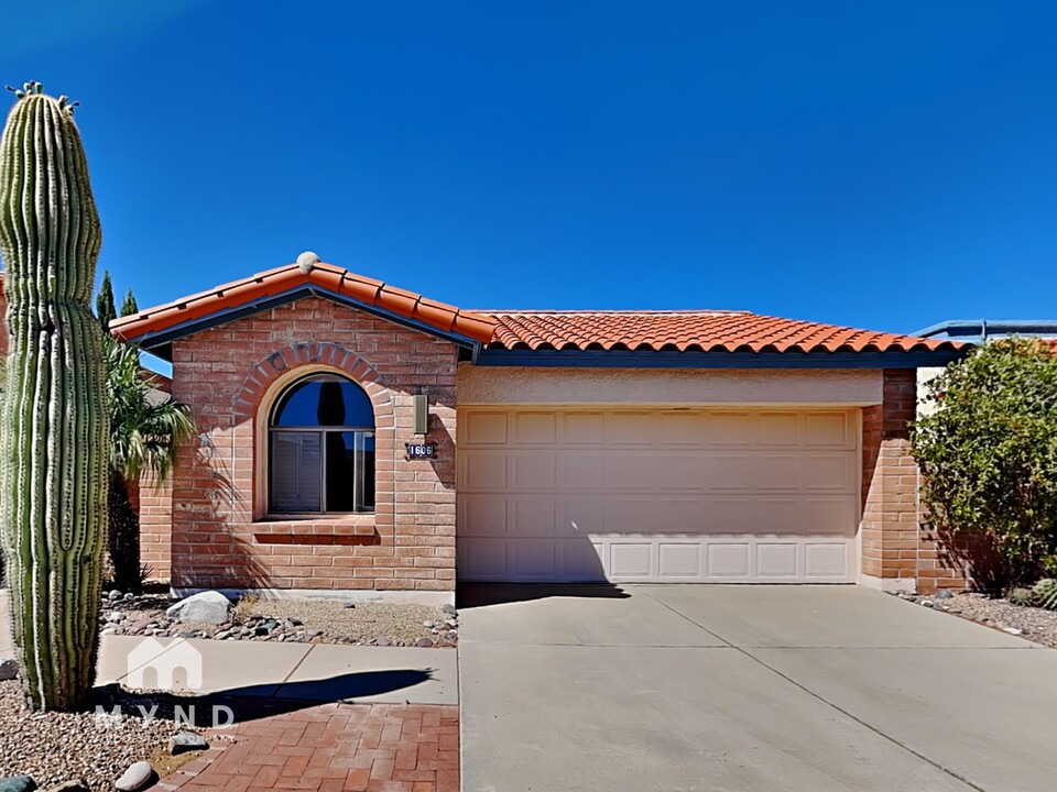 1606 W Calle Del Ducado in Green Valley, AZ - Building Photo