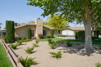 Desert Palms in Hesperia, CA - Foto de edificio - Building Photo