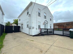 9309 Garfield Blvd in Garfield Heights, OH - Building Photo - Building Photo
