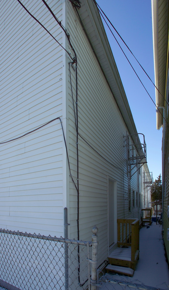 20 Orange St in Fall River, MA - Foto de edificio - Building Photo