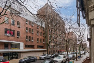 20 W 84th St in New York, NY - Building Photo