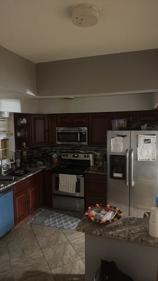 1017 Brixton Ct in Sterling, VA - Building Photo - Building Photo