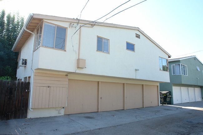 4535 Hazeltine Ave in Sherman Oaks, CA - Building Photo - Building Photo