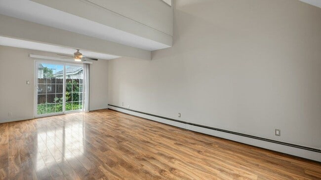 Sunrise Utica in Utica, MI - Foto de edificio - Building Photo