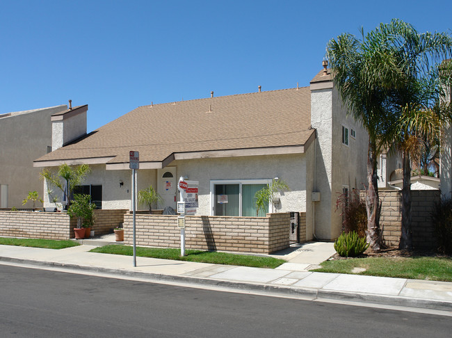 16751 Green St in Huntington Beach, CA - Building Photo - Building Photo