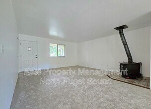9033 244th St SW in Edmonds, WA - Building Photo - Building Photo