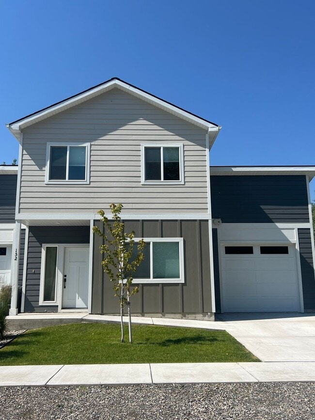 property at 152 S Iowa St