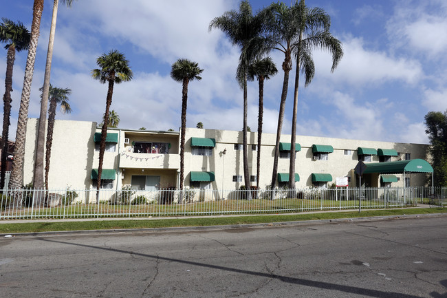 Delano Apartments in Van Nuys, CA - Building Photo - Building Photo