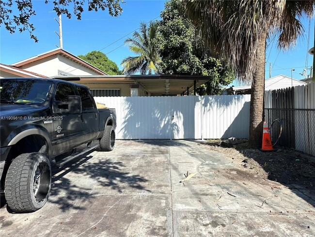 4763 NW 3rd St, Unit 2 in Miami, FL - Building Photo - Building Photo