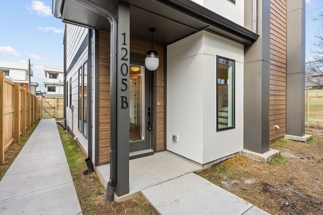 1205B 14th Ave S in Nashville, TN - Building Photo - Building Photo