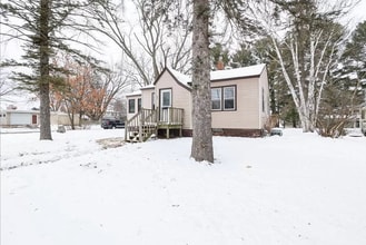 801 Lake View Dr in Wausau, WI - Foto de edificio - Building Photo